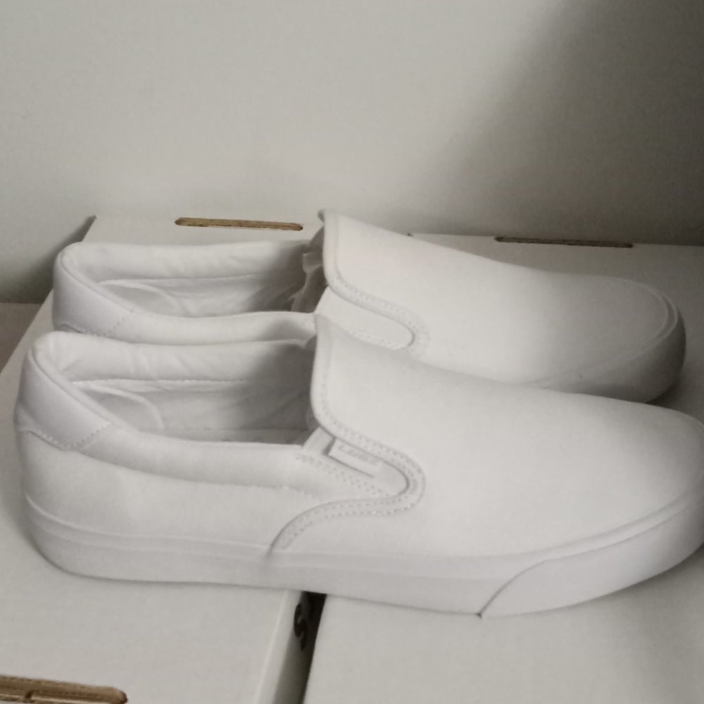 LUGZ Women's White Clipper Shoes casual skate deck slip on loafers NEW NWOT sz 9